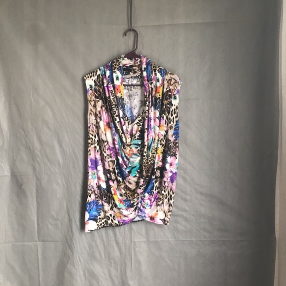 Jennifer Lopez Tops - Jennifer Lopez sleevless tank